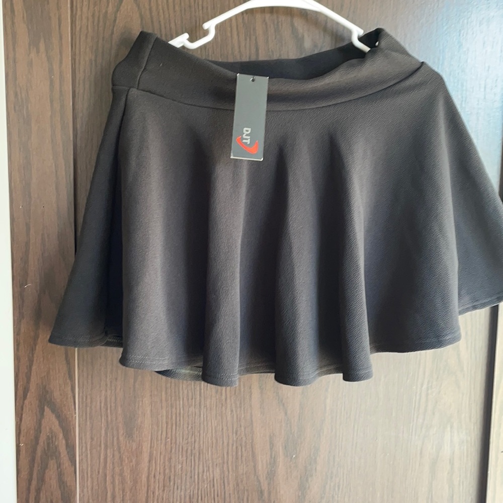 Black Skort